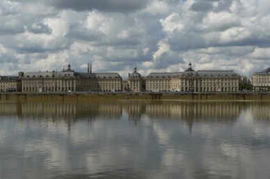 Place de la Bourse vue depuis la rive droite